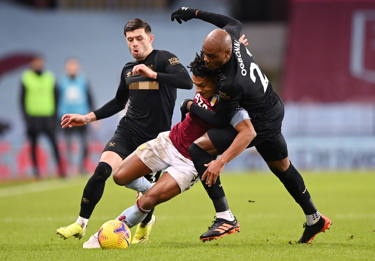 积雪覆盖的 积雪覆盖的